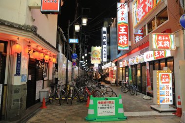 Arcade Nanba alışveriş dükkanında tanımlanamayan kişi.