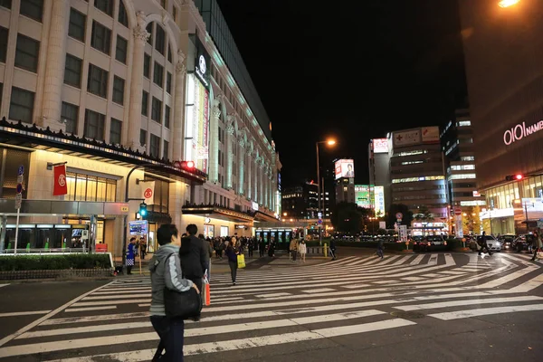 Personas no identificadas compran en NANBA Shopping arcade . — Foto de Stock