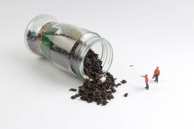 Sağlık görevlileri oyuncak figürler olarak daralt çay yüz