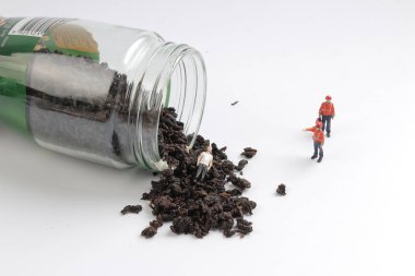 Sağlık görevlileri oyuncak figürler olarak daralt çay yüz