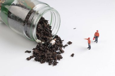 Sağlık görevlileri oyuncak figürler olarak daralt çay yüz