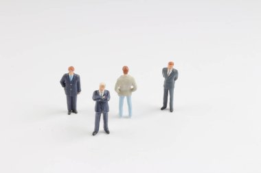 Busines insanlar beyaz tahta ile sahnede