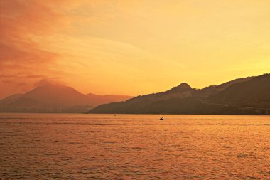 Önemsiz yuva, Tseung Kwan O yuva gün batımında