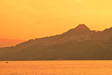 Önemsiz yuva, Tseung Kwan O yuva gün batımında