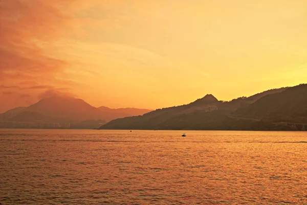 Önemsiz yuva, Tseung Kwan O yuva gün batımında