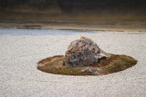 Részletesen a egy szikla kert, a ryoan-ji templom, Kyoto, Japán — Stock Fotó