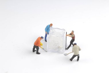 Min işçi buz doğa ile. kış günü