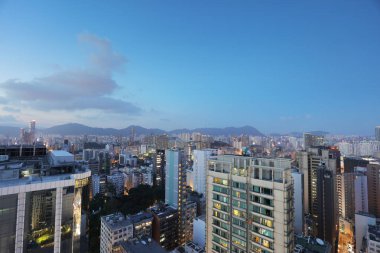  Kowloon binasının çatısından şehir manzarası