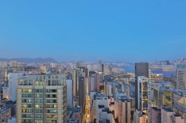  Kowloon binasının çatısından şehir manzarası