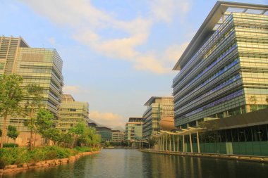 Teknoloji Parkı Pak Shek Kok, New Territories içinde yer alır, 