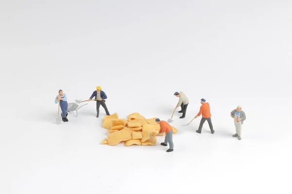 Min worker are working with chips at board — Stock Photo, Image
