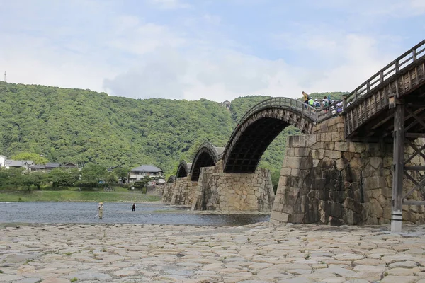 Kintai bro över Nishiki river i Iwakuni, — Stockfoto