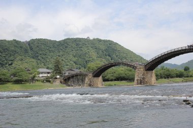 Kintai kapsayan Nishiki nehir köprüsü