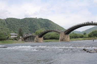 Kintai kapsayan Nishiki nehir köprüsü