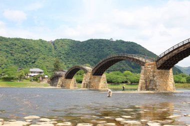Kintai kapsayan Nishiki nehir köprüsü