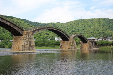 Kintai kapsayan Nishiki nehir köprüsü