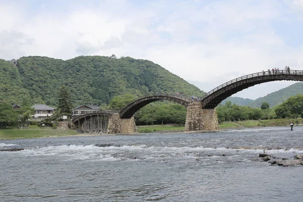 Kintai bron över floden Nishiki — Stockfoto
