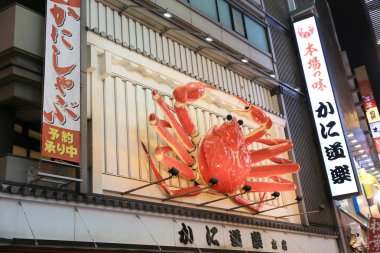 Turistler Dotonbori eğlence bölgesi Osaka etrafı gezeyim. 