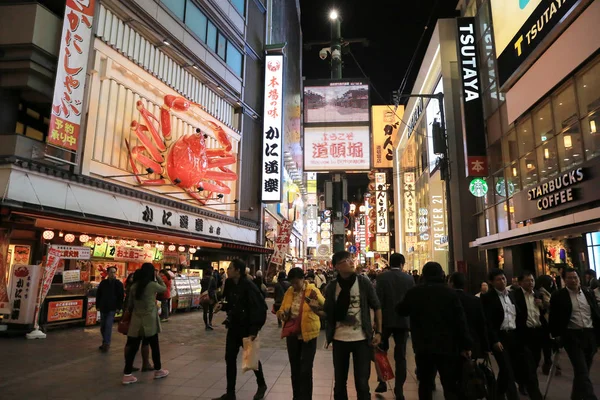 Tourists sightsee in Dotonbori entertainment district Osaka — Stock Photo, Image