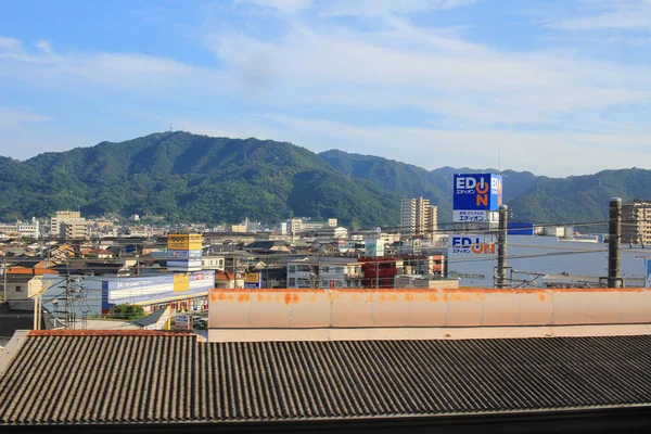 Uitzicht over Mihara stad op trein — Stockfoto