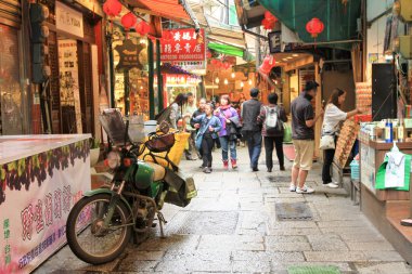 Jiufen eski sokakta yürürken gördüm