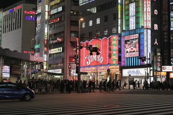 A Carteleras en el distrito de Shinjuku — Foto de Stock