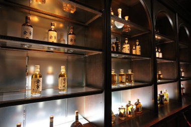  Displayyoichi, Hokkaido çeşitli alkol şişelerde