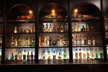  Displayyoichi, Hokkaido çeşitli alkol şişelerde