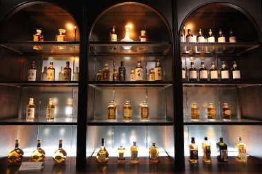  Displayyoichi, Hokkaido çeşitli alkol şişelerde