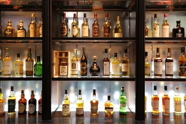  Displayyoichi, Hokkaido çeşitli alkol şişelerde