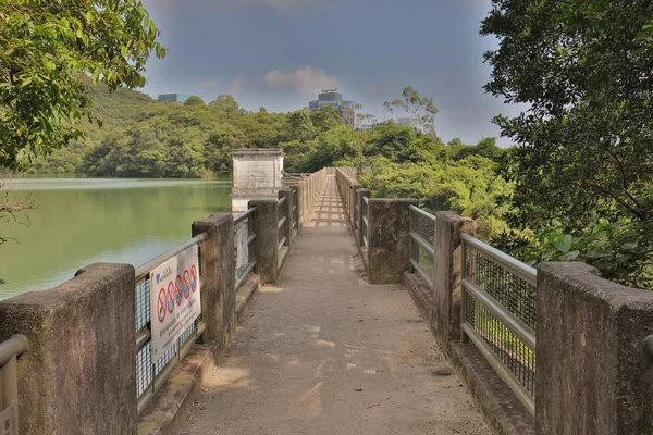 Aberdeen rezervuar duvar ve yürüyüş yolu baraj