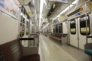 Sapporo şehir merkezinde, metroda 2017