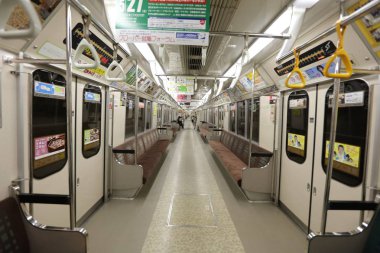 Sapporo şehir merkezinde, metroda 2017