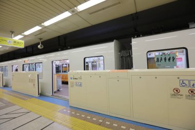 Sapporo şehir merkezinde, metroda 2017