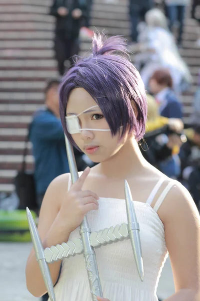 Jovem japonesa vestida com traje cosplay — Fotografia de Stock
