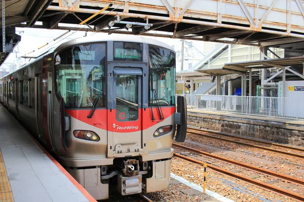 Blick auf den Zug auf der Hatsukaichi-Strecke — Stockfoto