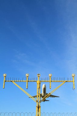 ışıkları pist aydınlatma yaklaşan uçak iniş Havaalanı