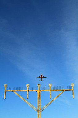 ışıkları pist aydınlatma yaklaşan uçak iniş Havaalanı