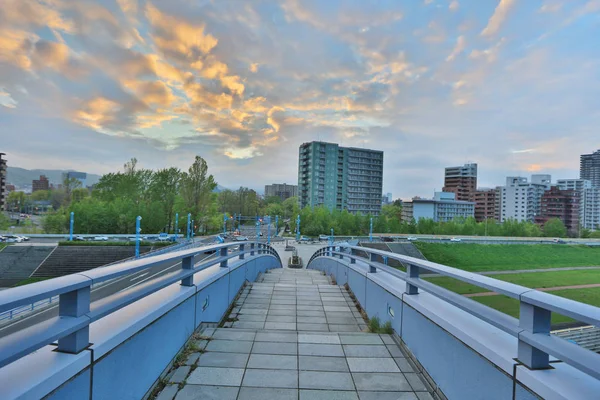 Sapporo şehir Toyohira nehir köprü görünümü  