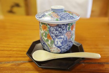  Yengeç sopa ile haşlanmış yumurta