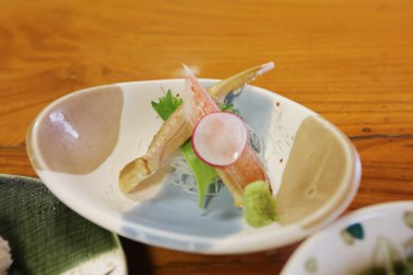 Yengeç sopa yemek, Yengeç sopa Japon yemekleri süslemeleri.