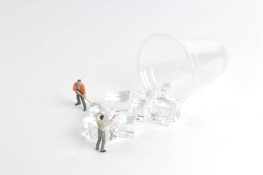 buz fincan işçilerle min 