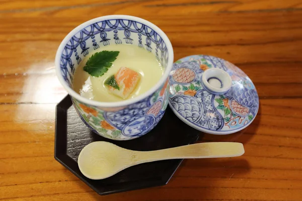  Yengeç sopa ile haşlanmış yumurta