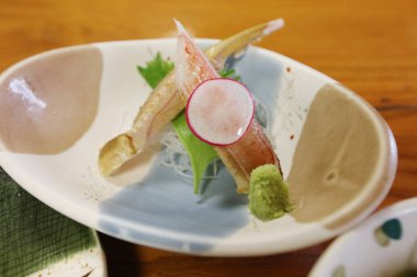 Yengeç sopa yemek, Yengeç sopa Japon yemekleri süslemeleri.