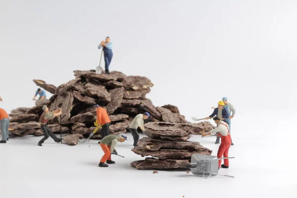 Biscoitos de chocolate com brinquedos trabalhador de números — Fotografia de Stock