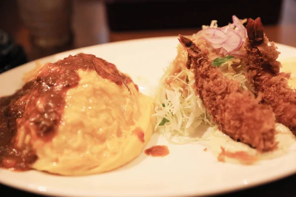 Gamberetti fritti e tempura di uova con salsa, cibo giapponese, come — Foto Stock