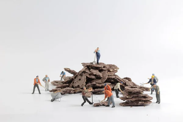 Chocolade koekjes met speelgoed werknemer van cijfers — Stockfoto