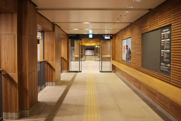 Dentro da Estação Asahikawa em Hokkaido, Japão . — Fotografia de Stock