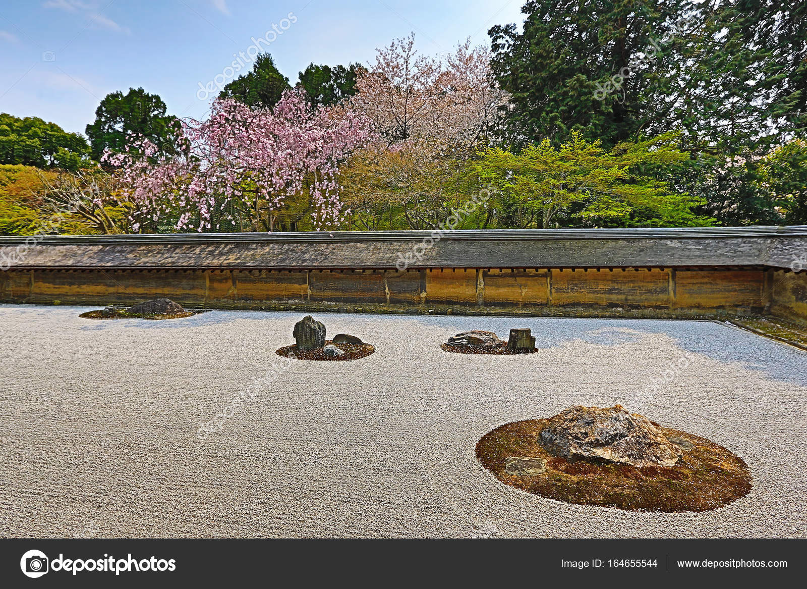 A Zen Rock Garden In Ryoanji Temple Fifteen Stones O A Zen Rock Garden In Ryoanji Temple Fifteen Stones O Stock