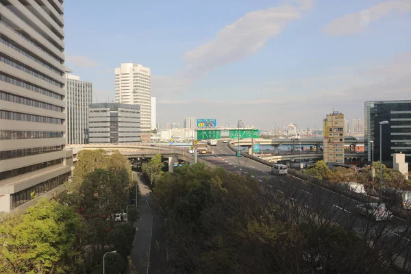 视图中的东京湾在东京单轨交通线路 — 图库照片
